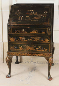 Lote 266: SECRETAIRE INGLES CON DECORACION ORIENTAL. SECRETAIRE INGLES CON DECORACION ORIENTAL.