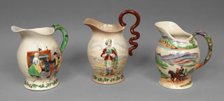Lote 109: TRES JARRAS MUSICALES INGLESAS DE POTTERY ESMALTADA.  TRES JARRAS MUSICALES INGLESAS DE POTTERY ESMALTADA. 