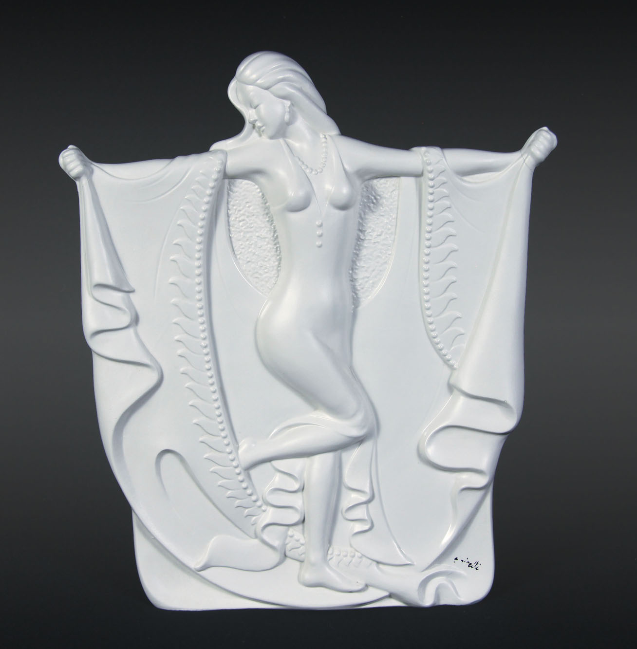  FIGURA ITALIANA DE PORCELANA BLANCA DISEÑO ART NOUVEAU. 