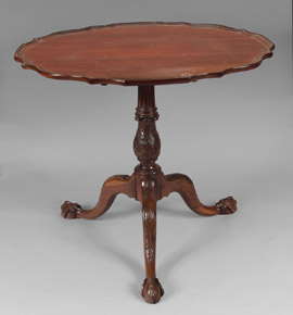 Lote 153: ANTIGUA MESA INGLESA TILT TOP ESTILO CHIPPENDALE. ANTIGUA MESA INGLESA TILT TOP ESTILO CHIPPENDALE.