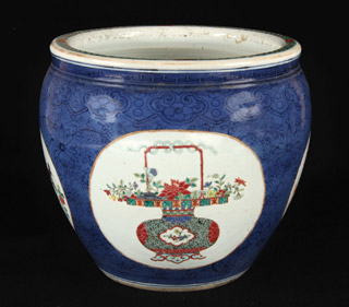 Lote 216: CACHE POT DE PORCELANA CHINA DECORADA. CACHE POT DE PORCELANA CHINA DECORADA.