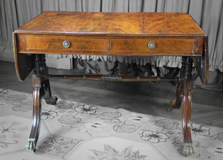 Lote 149: ANTIGUA SOFA TABLE INGLESA SIGLO XIX. ANTIGUA SOFA TABLE INGLESA SIGLO XIX.