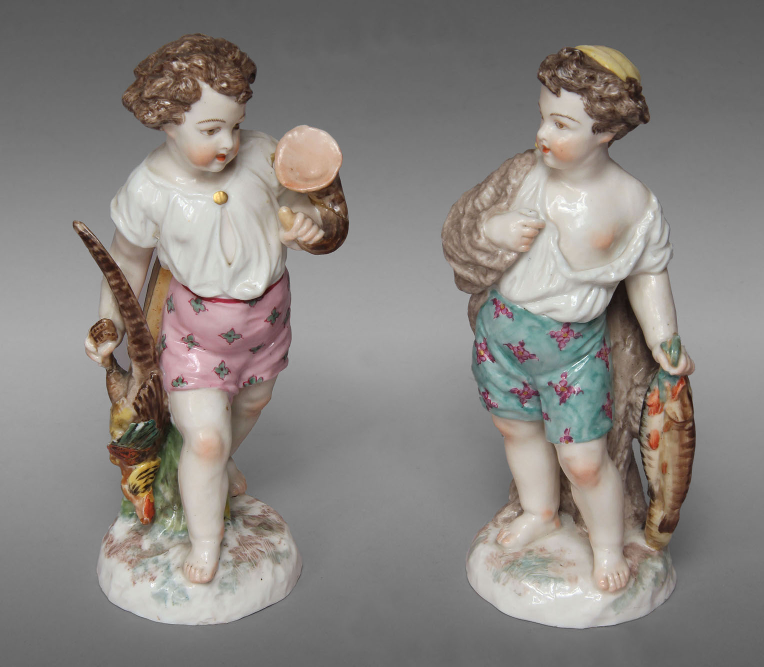  PAR DE FIGURAS DE PORCELANA ALEMANA ESMALTADA. 