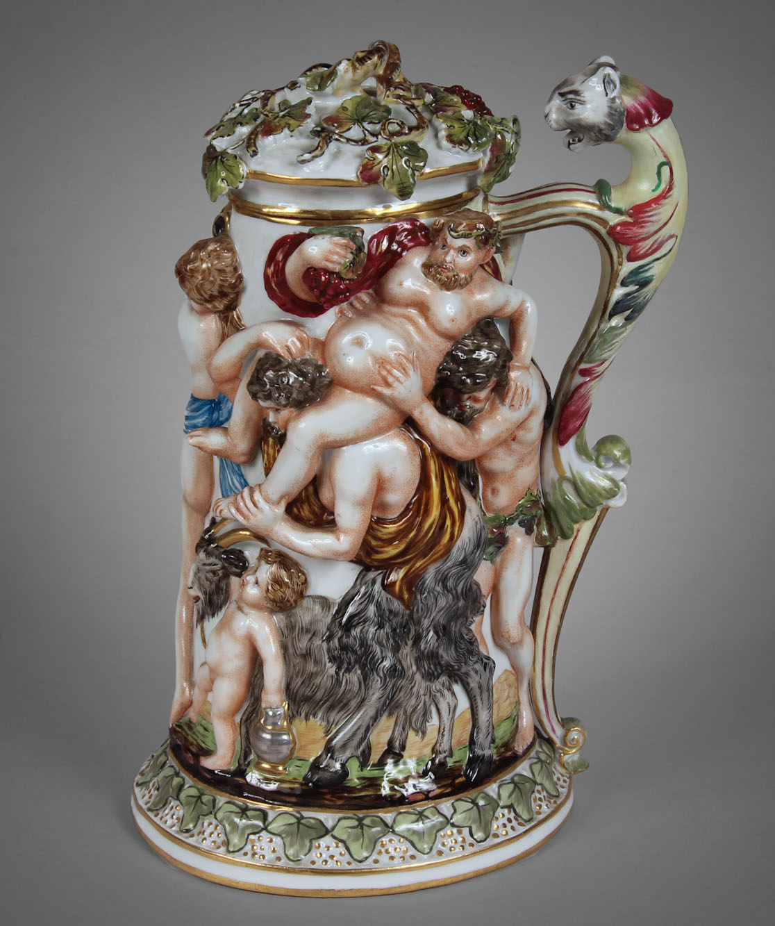  TANKARD DE PORCELANA NAPOLITANA CAPODIMONTE CON TAPA. 