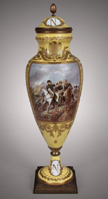 Lote 196: IMPORTANTE ANFORA DE PORCELANA FRANCESA DE SEVRES.  IMPORTANTE ANFORA DE PORCELANA FRANCESA DE SEVRES. 