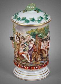 Lote 199: POTE DE PORCELANA NAPOLITANA CAPODIMONTE CON TAPA.  POTE DE PORCELANA NAPOLITANA CAPODIMONTE CON TAPA. 