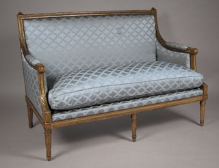 Lote 87: PEQUEÑO SOFA FRANCES DE ESTILO LUIS XVI.  PEQUEÑO SOFA FRANCES DE ESTILO LUIS XVI. 