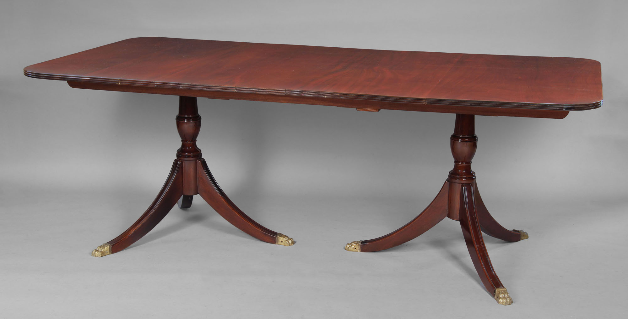  MESA DE DOS PEDESTALES ESTILO INGLES PARA COMEDOR. 