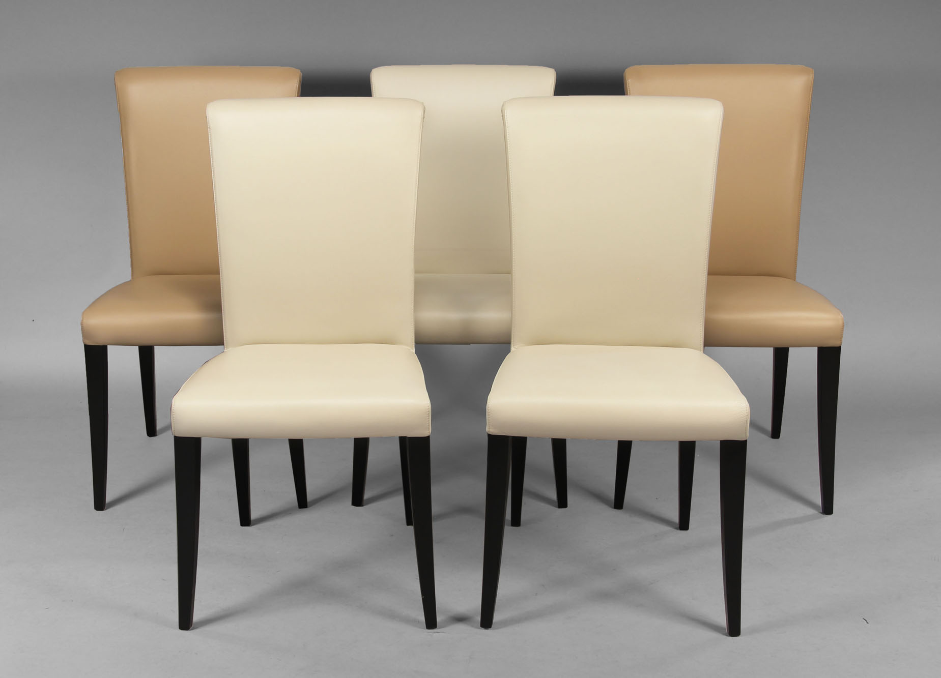  TRECE SILLAS ITALIANAS DE DISEÑO MODERNO PARA COMEDOR. 