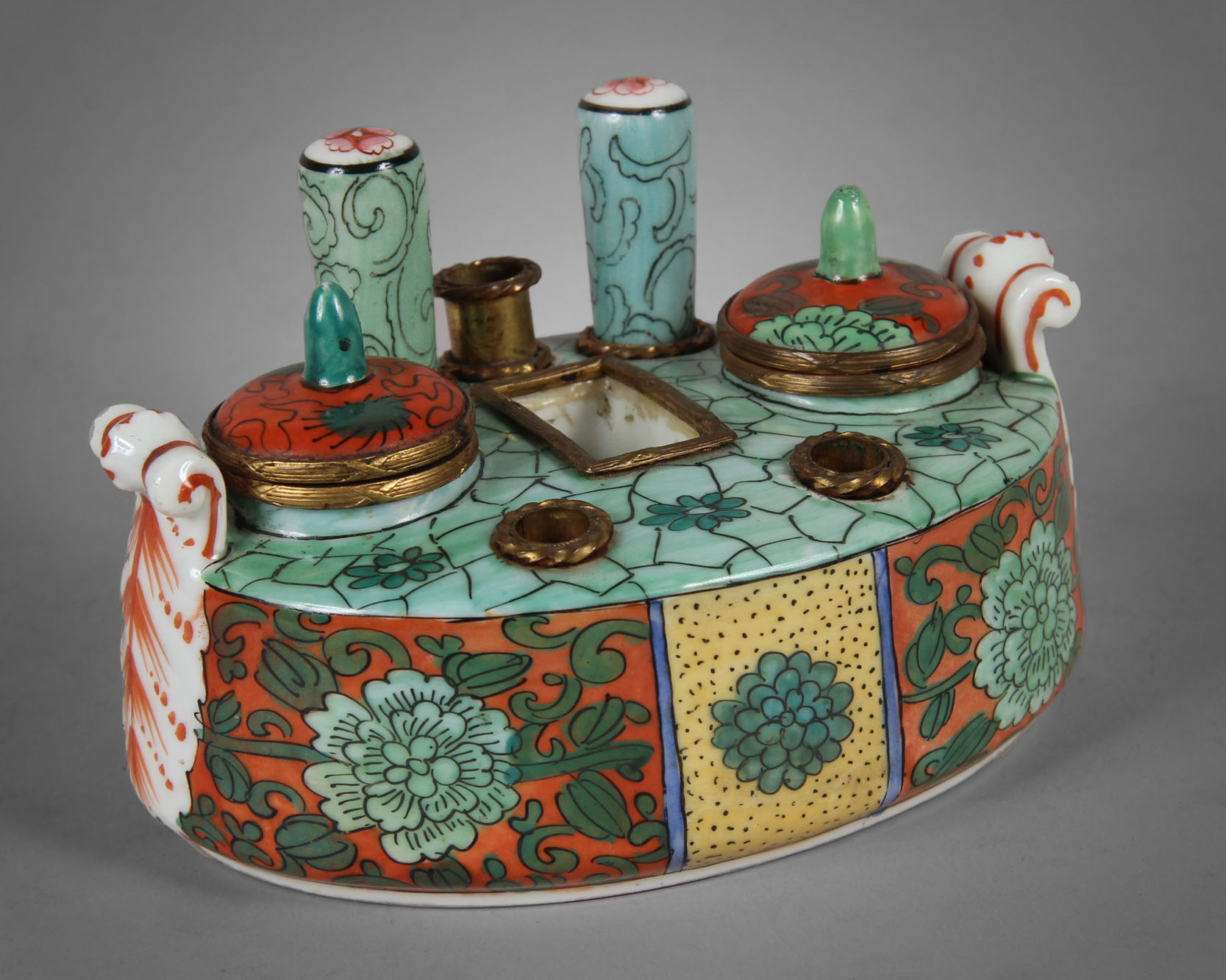 ANTIGUA PEQUEÑA ESCRIBANIA DE PORCELANA FRANCESA DE LIMOGES. ANTIGUA PEQUEÑA ESCRIBANIA DE PORCELANA FRANCESA DE LIMOGES.