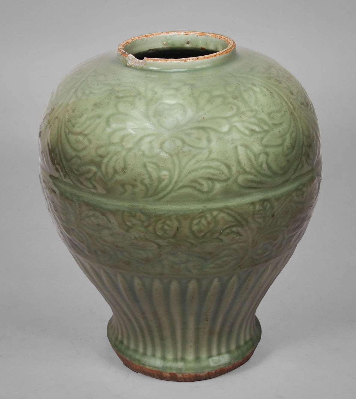 GRAN VASO 'LONGQUAN' CHINO DE GRES APORCELANADO CELADON. GRAN VASO 'LONGQUAN' CHINO DE GRES APORCELANADO CELADON.