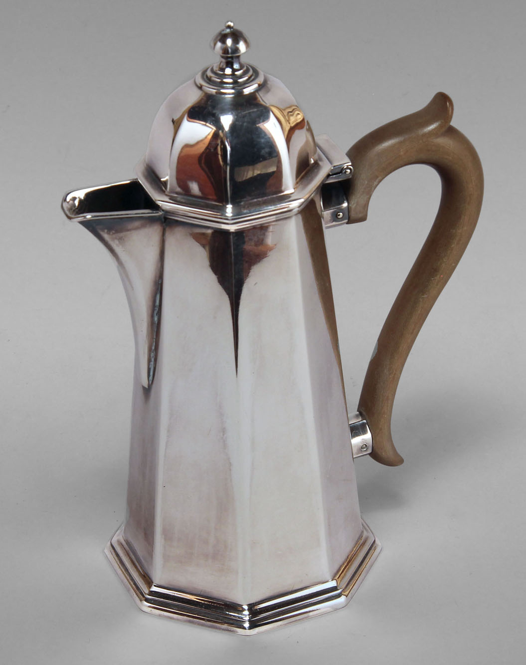  PEQUEÑA CAFETERA DE PLATA INGLESA SELLADA. 