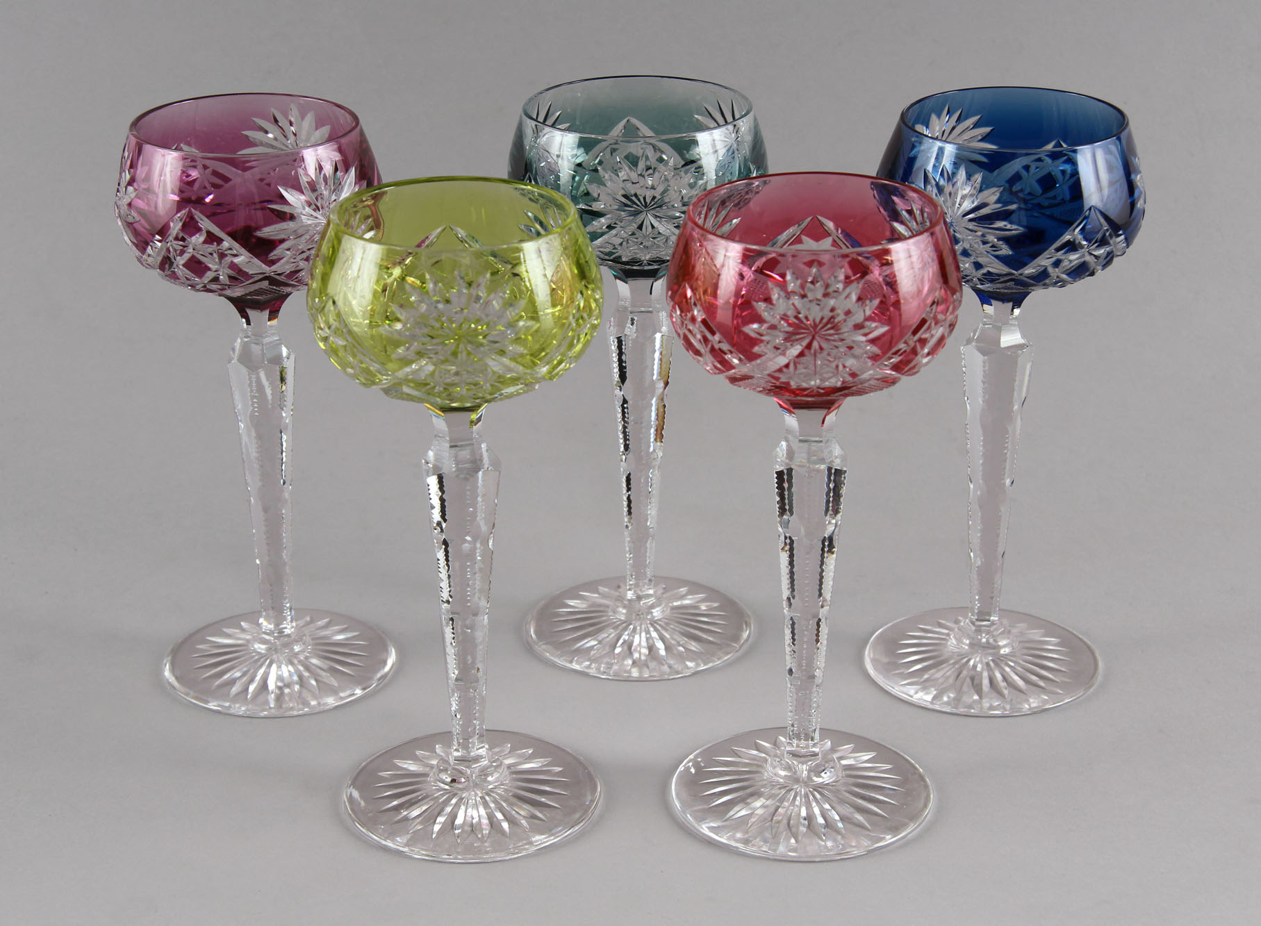  VEINTICINCO COPAS ALTAS DE COLOR PARA VINO DEL RHIN.