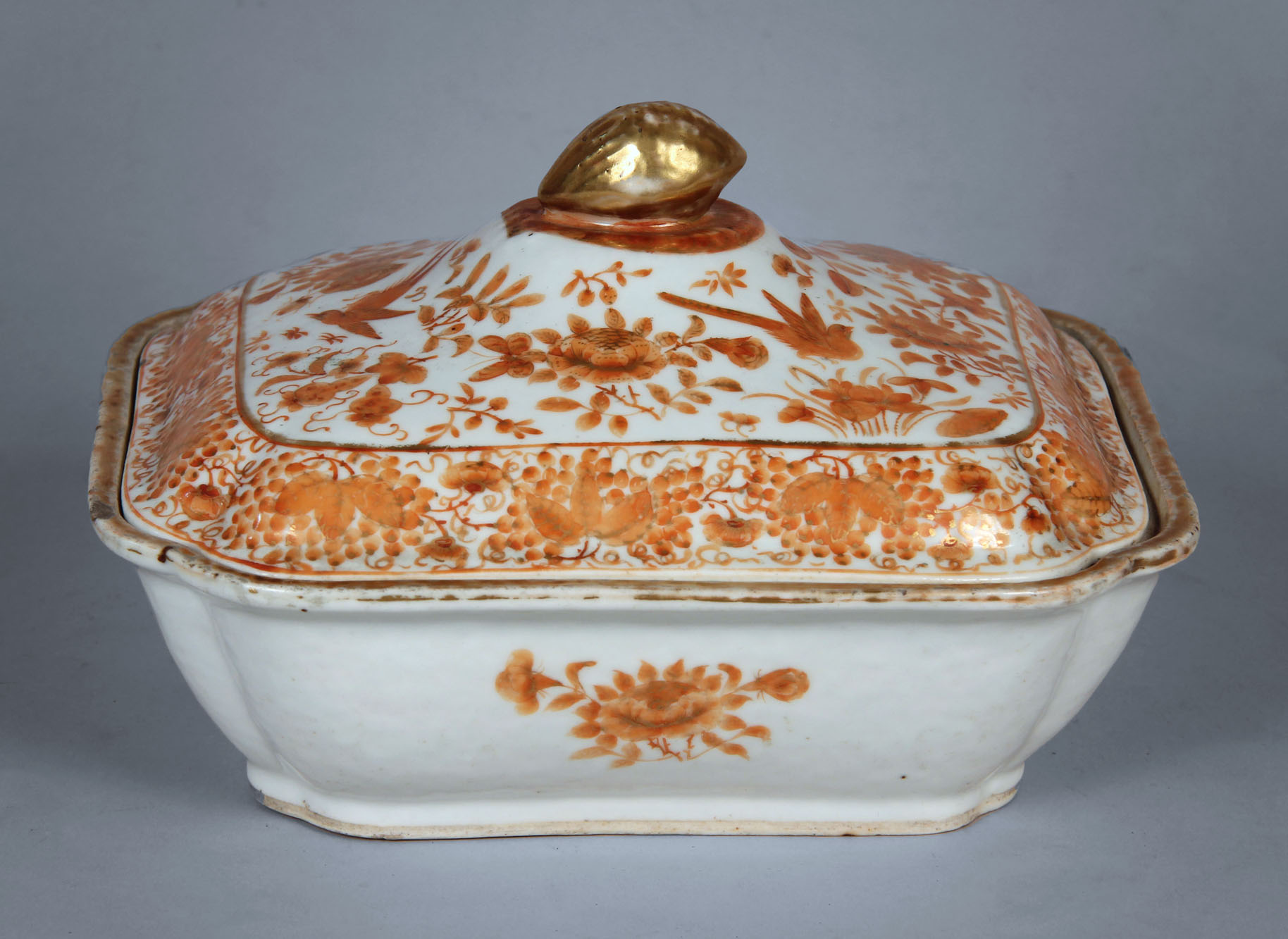  ANTIGUA GUISERA DE PORCELANA CHINA DE LA COMPANIA DE INDIAS.