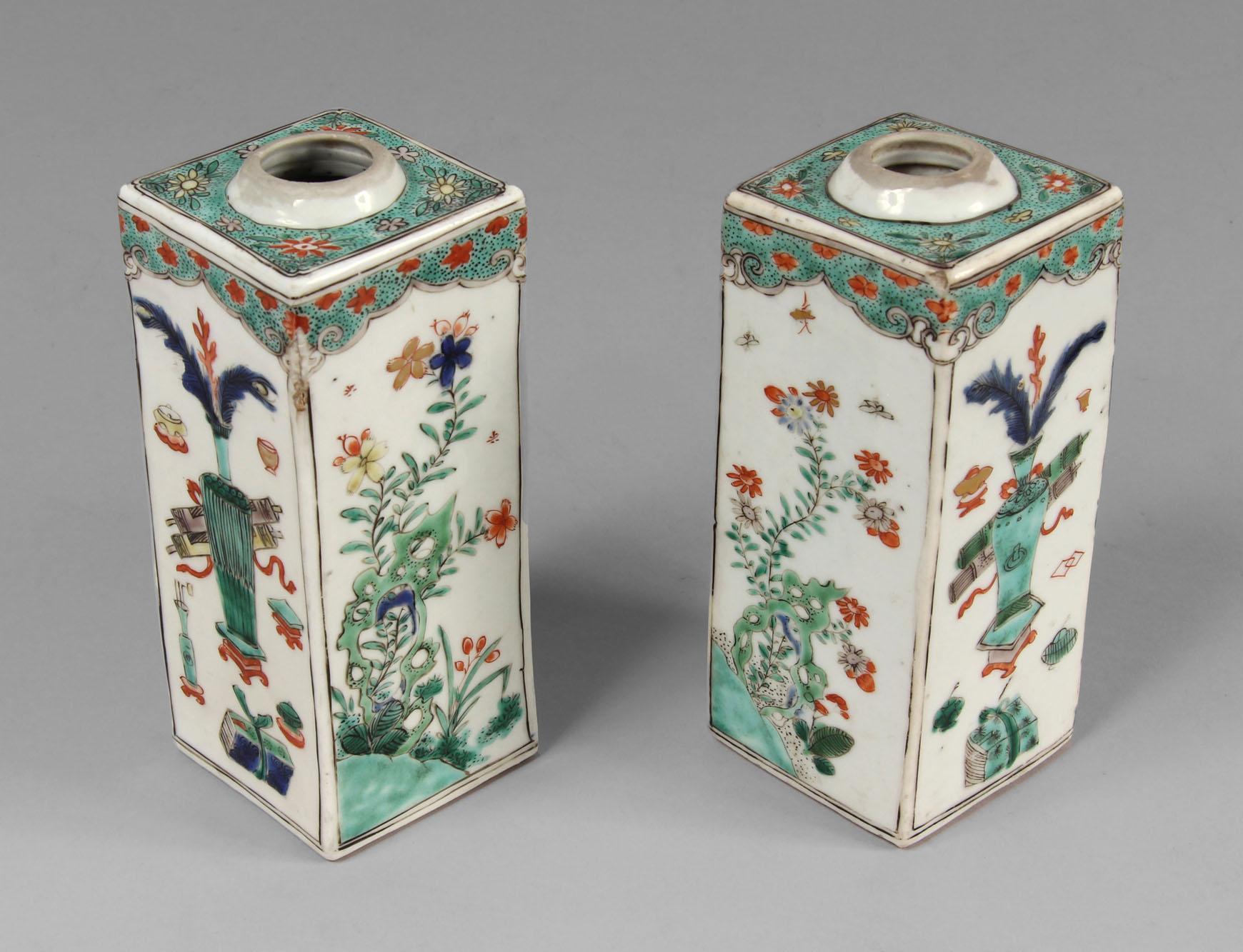  PAR DE VASOS DE ANTIGUA PORCELANA CHINA ESMALTADA.
