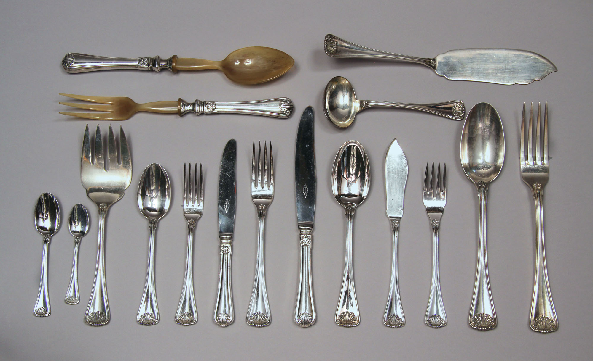  JUEGO DE CUBIERTOS DE PLATA ITALIANA 800 SELLADA. 