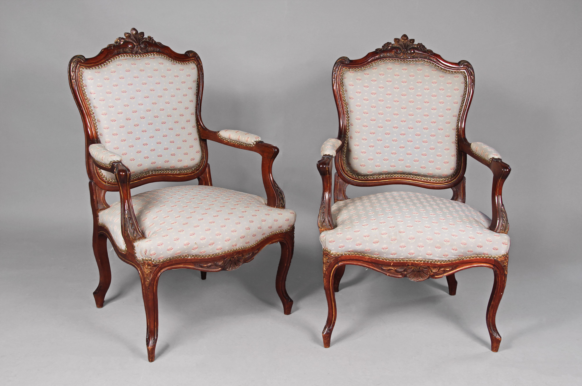  PAR DE SILLONES DE ESTILO FRANCES REGENCE. 