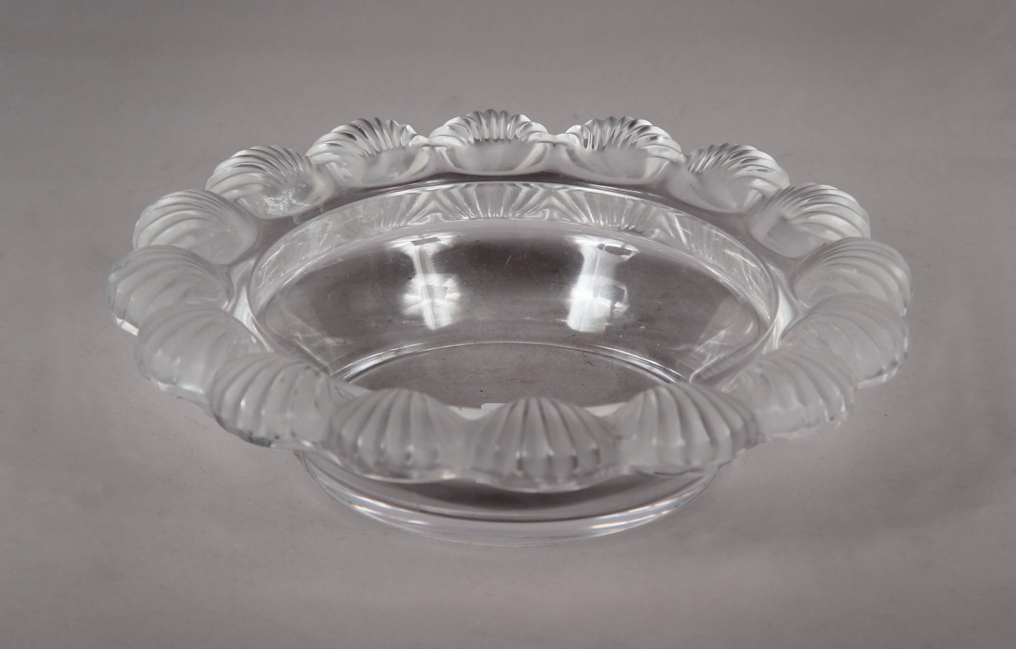  BOWL HONDO DE VIDRIO ARTISTICO FIRMADO LALIQUE.