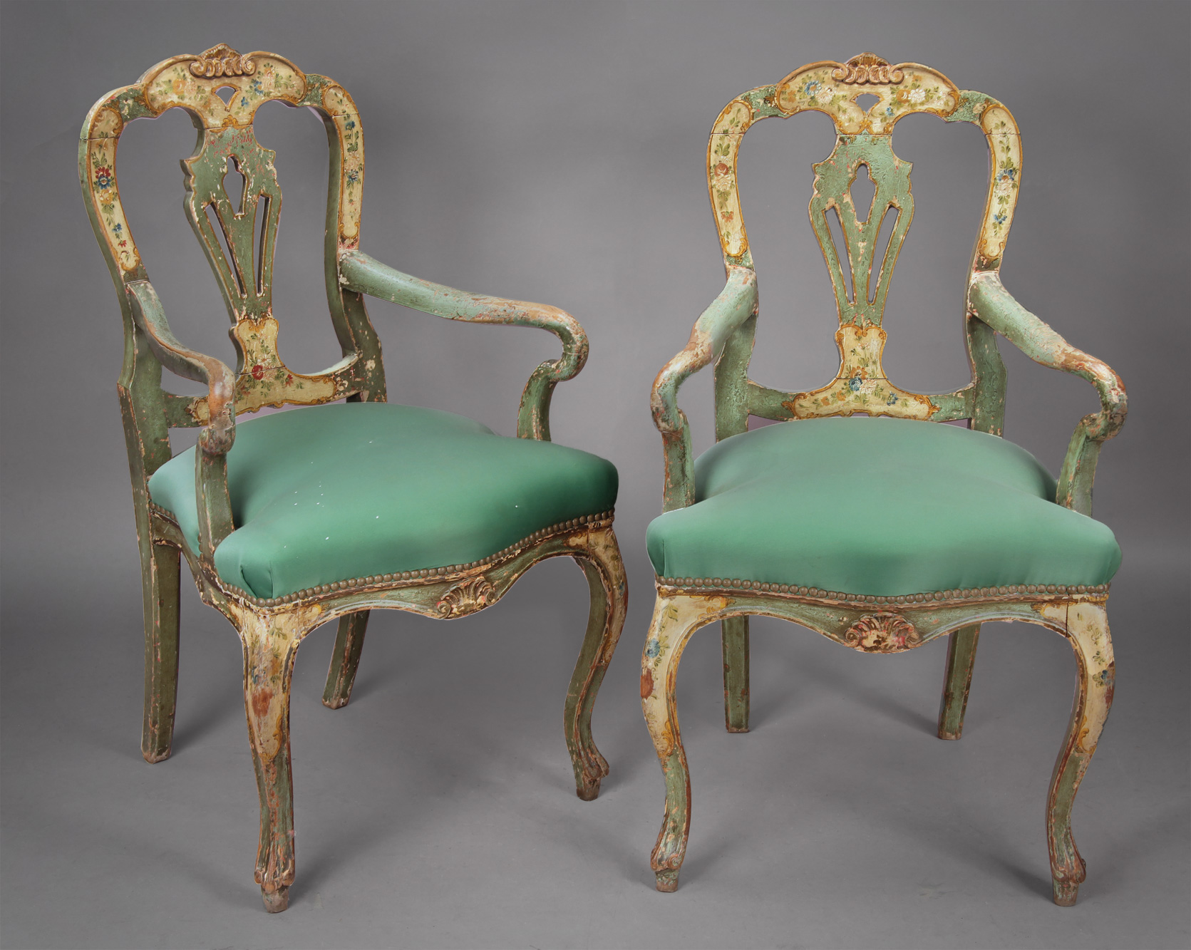  PAR DE PEQUEÑOS SILLONES VENECIANOS DEL SIGLO XIX.