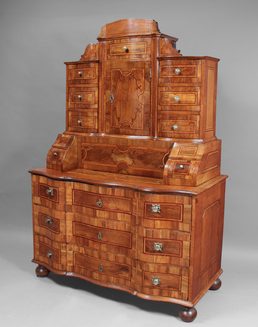  ANTIGUO MUEBLE ALEMAN CON ALZADA SIGLO XVIII. 