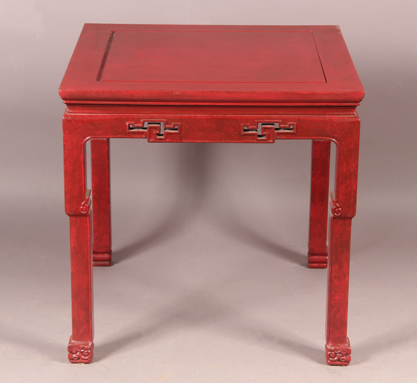  MESA BAJA CUADRANGULAR DE ESTILO CHINO. 