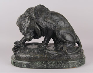 Lote 311: BARYE, Antoine Louis 'LION AU SERPENT'