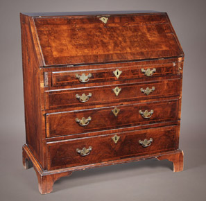Lote 184: ANTIGUA COMODA SECRETAIRE INGLESA SIGLO XIX.  ANTIGUA COMODA SECRETAIRE INGLESA SIGLO XIX. 