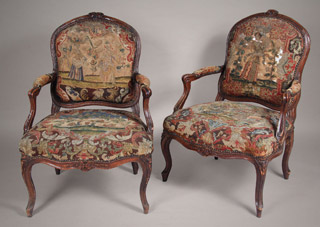 Lote 142: CUATRO ANTIGUOS SILLONES FRANCESES DE EPOCA LUIS XV.  CUATRO ANTIGUOS SILLONES FRANCESES DE EPOCA LUIS XV. 