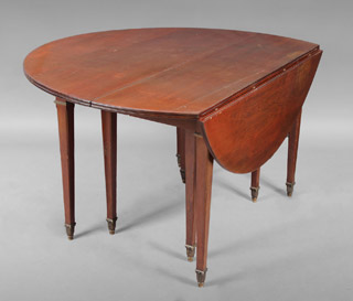 Lote 173: MESA CIRCULAR DE ESTILO FRANCES LUIS XVI PARA COMEDOR.  MESA CIRCULAR DE ESTILO FRANCES LUIS XVI PARA COMEDOR. 