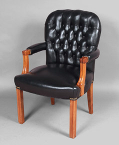 Lote 236: SILLON DE ESTILO INGLES PARA ESCRITORIO.  SILLON DE ESTILO INGLES PARA ESCRITORIO. 