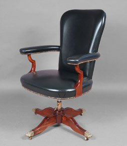 Lote 216: SILLON GIRATORIO DE ESTILO INGLES PARA ESCRITORIO.  SILLON GIRATORIO DE ESTILO INGLES PARA ESCRITORIO. 
