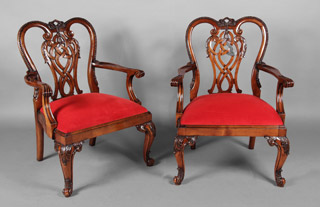 Lote 179: PAR DE SILLONES BAJOS DE ESTILO INGLES.  PAR DE SILLONES BAJOS DE ESTILO INGLES. 