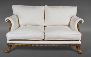 Lote 150: PAR DE SOFAS CONFORTABLES PARA DOS CUERPOS.  PAR DE SOFAS CONFORTABLES PARA DOS CUERPOS. 