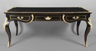 Lote 180: BUREAU PLAT DE ESTILO FRANCES LUIS XV.  BUREAU PLAT DE ESTILO FRANCES LUIS XV. 