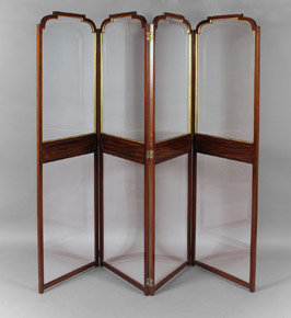 Lote 223: BIOMBO DE MADERA Y VIDRIO FORMADO POR CUATRO HOJAS.  BIOMBO DE MADERA Y VIDRIO FORMADO POR CUATRO HOJAS. 