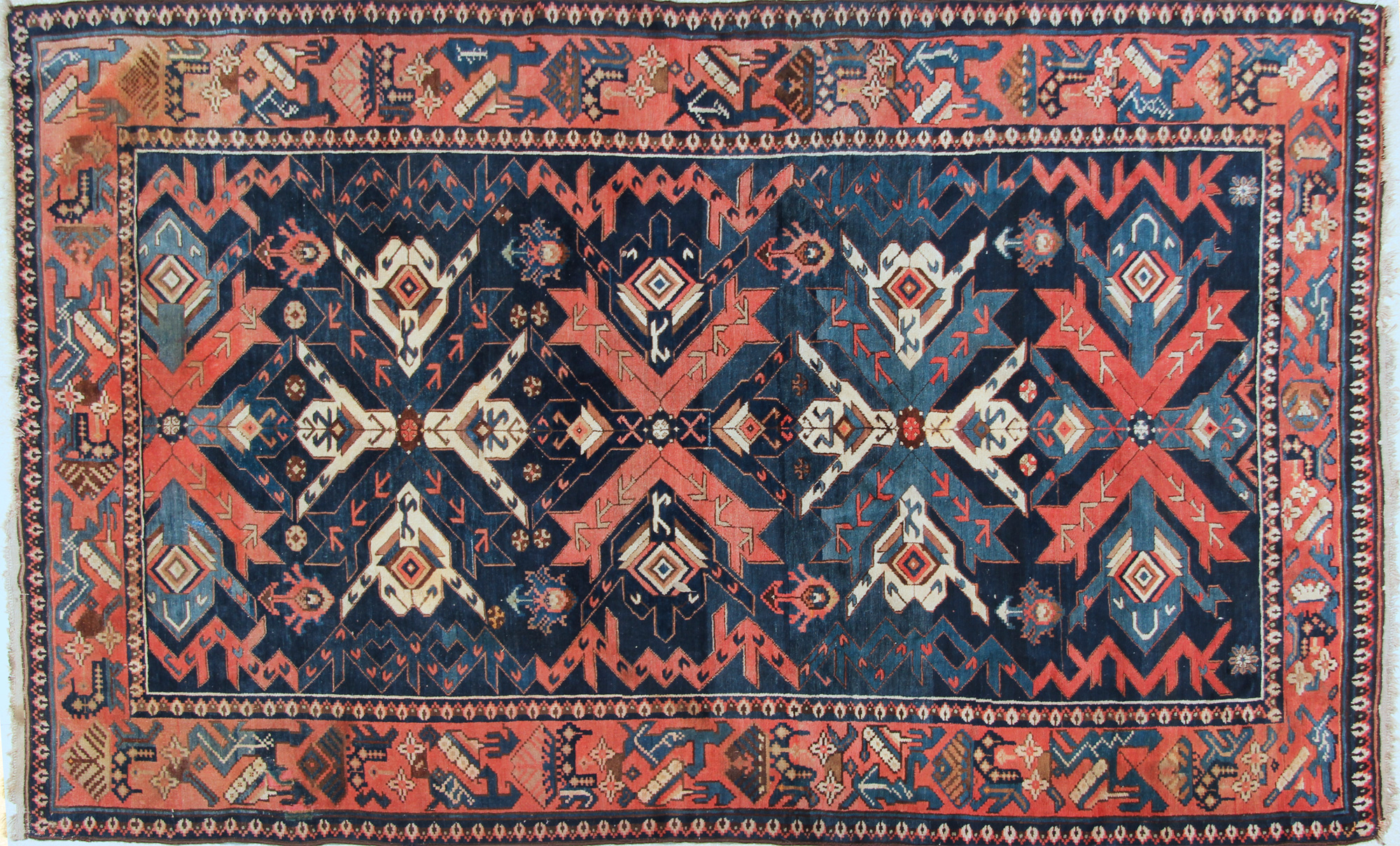  ANTIGUA ALFOMBRA CAUCASICA DE LANA TEJIDA A MANO.  