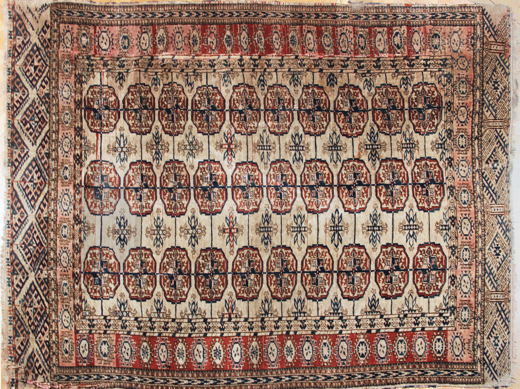 ALFOMBRA RUSA BOUCKARA DE LANA TEJIDA A MANO. ALFOMBRA RUSA BOUCKARA DE LANA TEJIDA A MANO.