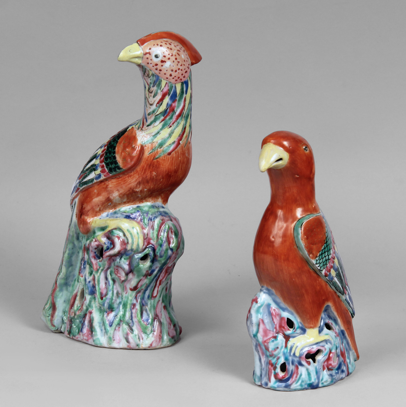  DOS FIGURAS 'AVES' DE PORCELANA CHINA DECORADA.