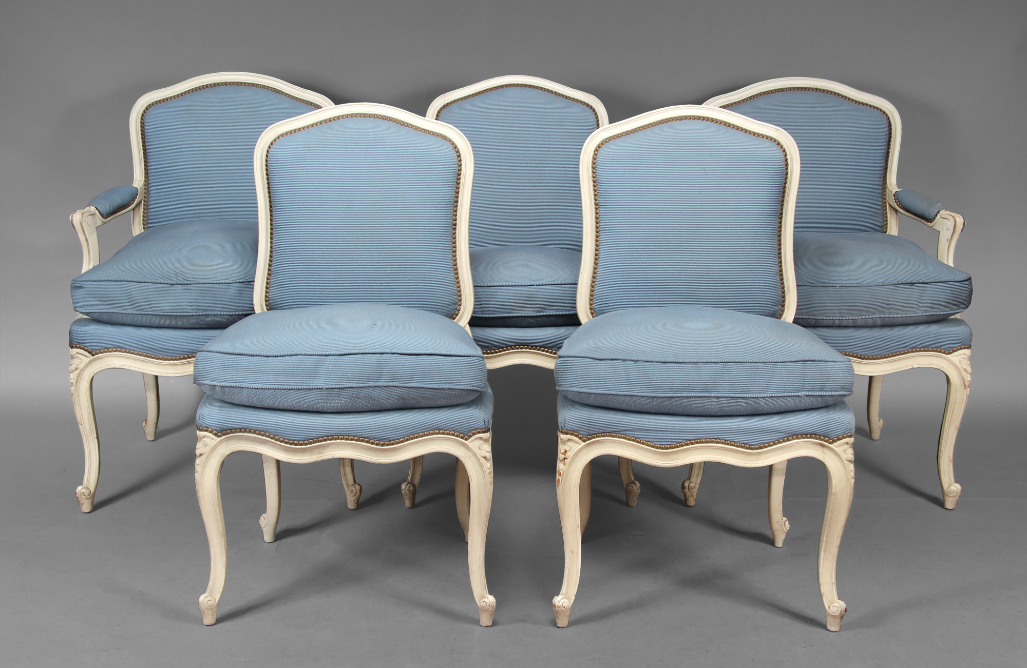  DOS SILLONES Y OCHO SILLAS DE ESTILO FRANCES LUIS XV. 