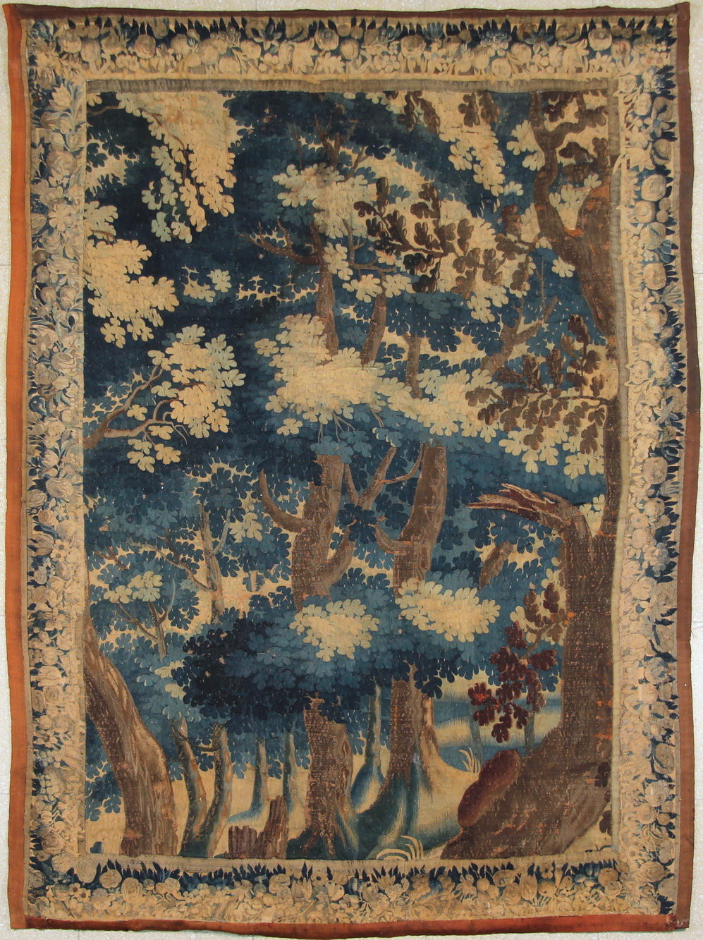  FRAGMENTO DE ANTIGUA TAPICERIA FRANCESA VERDURE. 