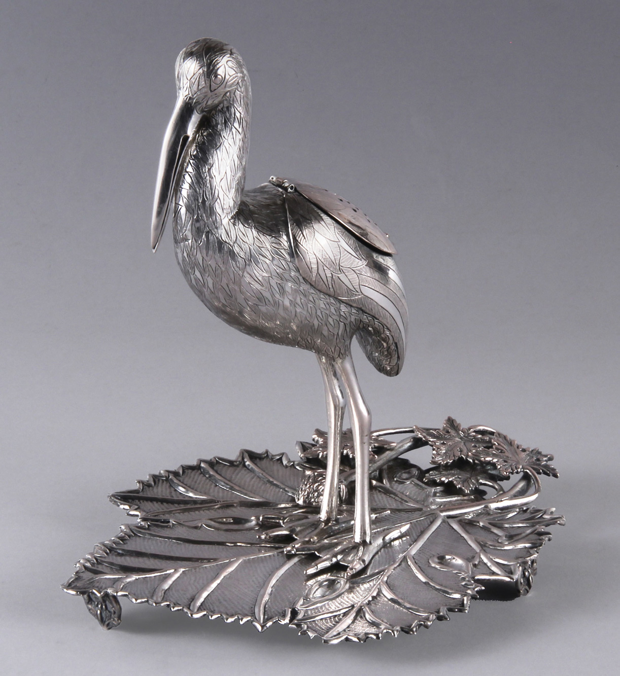  ANTIGUA FIGURA 'GARZA' CON ALAS PLEGABLES.