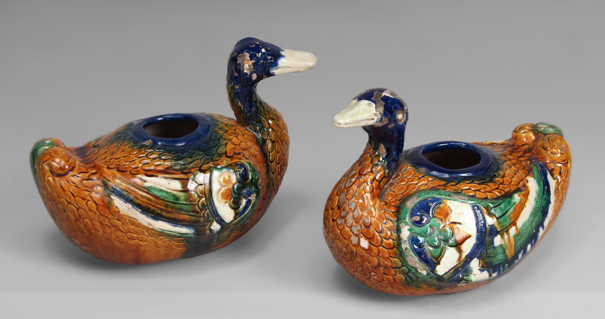 PAR DE FIGURAS 'PATOS' CHINOS DE ALFARERIA ESMALTADA.