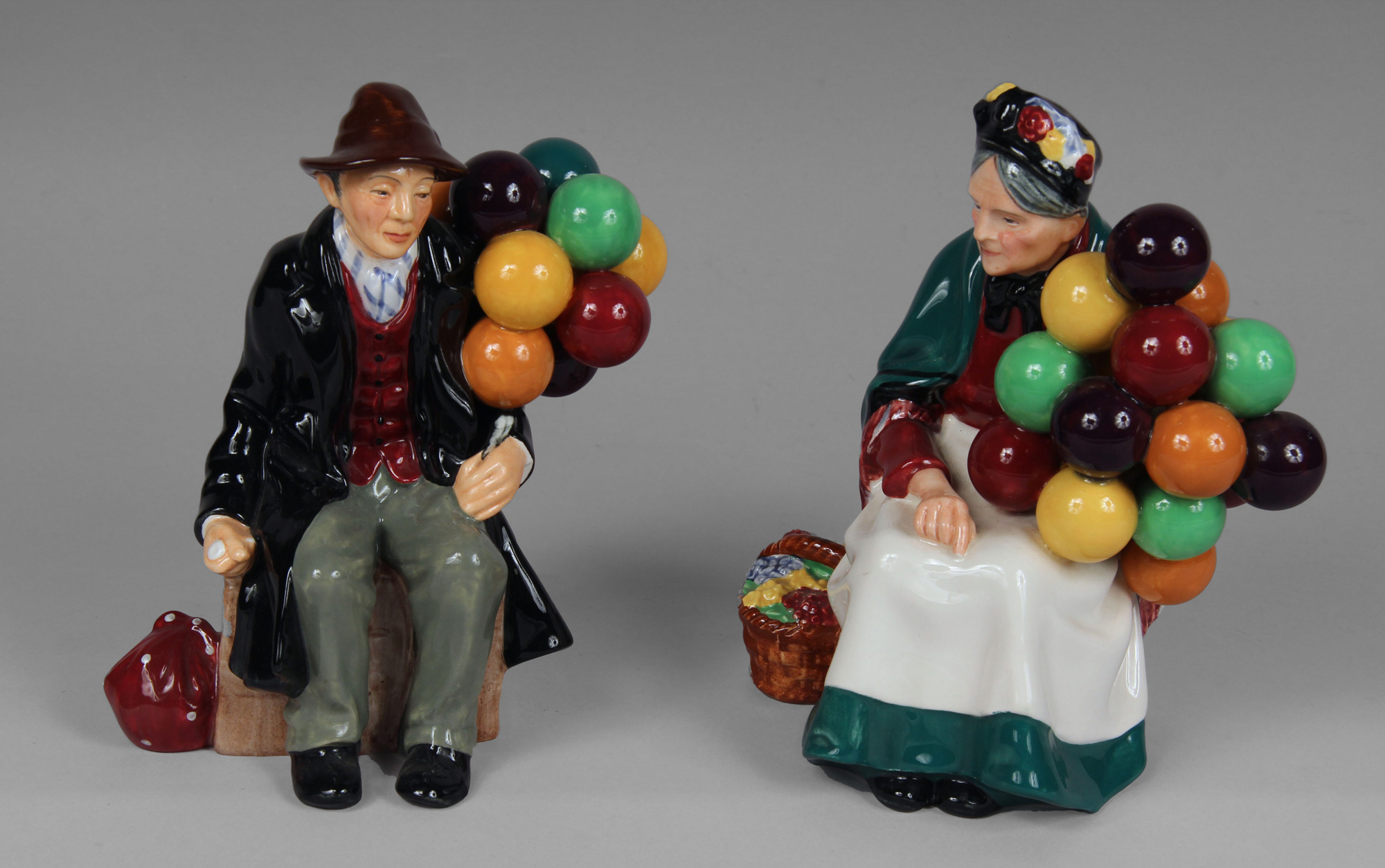  DOS FIGURAS INGLESAS DE POTTERY ROYAL DOULTON. 
