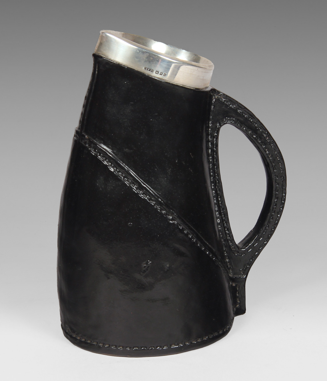  JARRA DE POTTERY INGLESA ROYAL DOULTON PARA VINO.