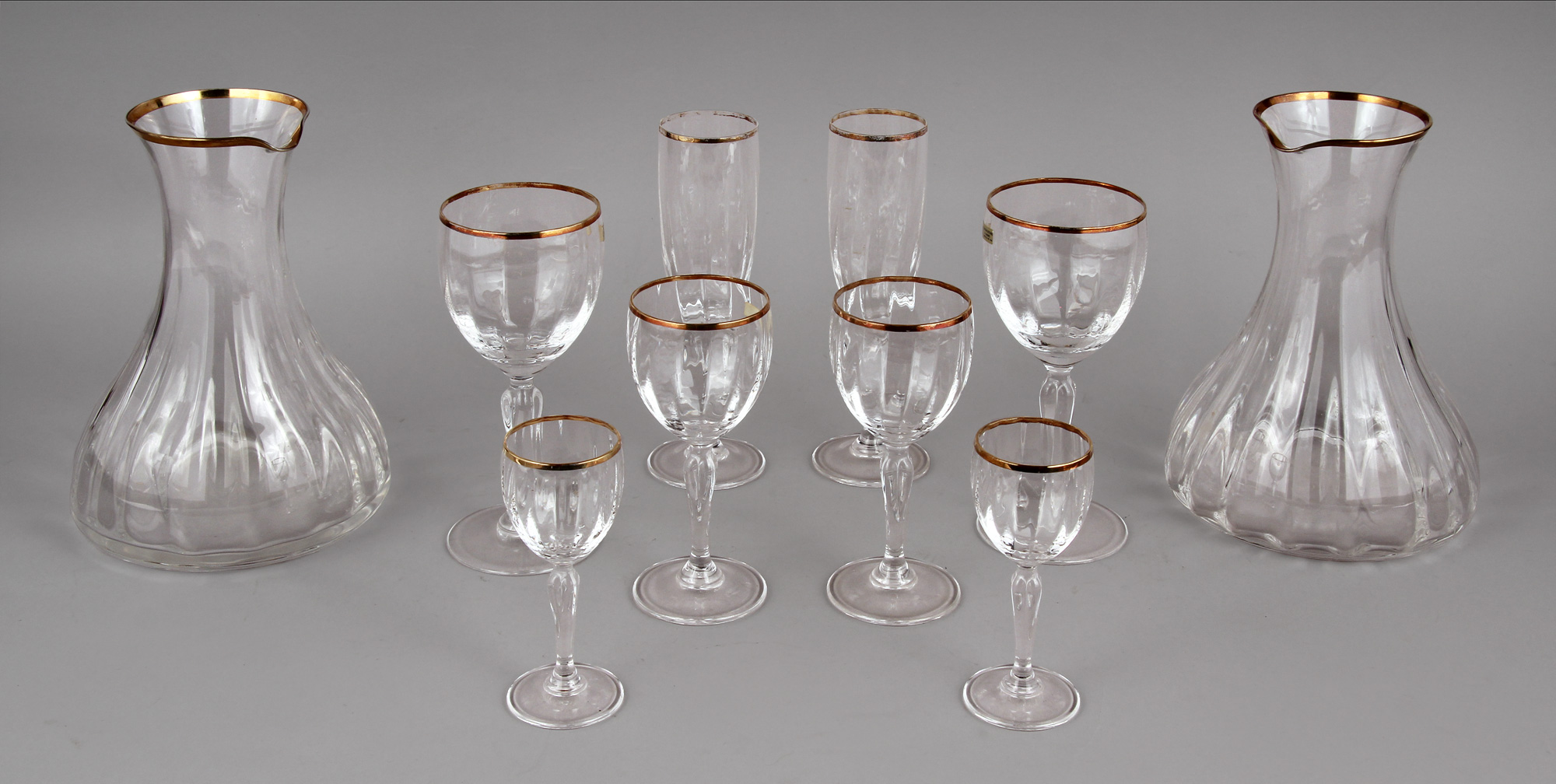  JUEGO DE COPAS ITALIANAS DE MEDIO CRISTAL MOLDURADO. 
