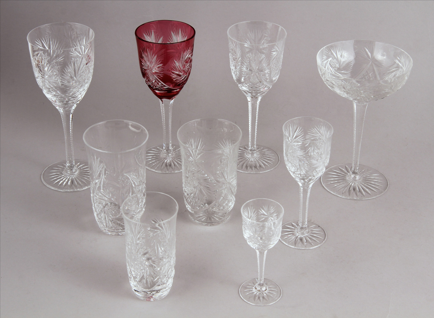  JUEGO DE COPAS DE FINO MEDIO CRISTAL TALLADO.