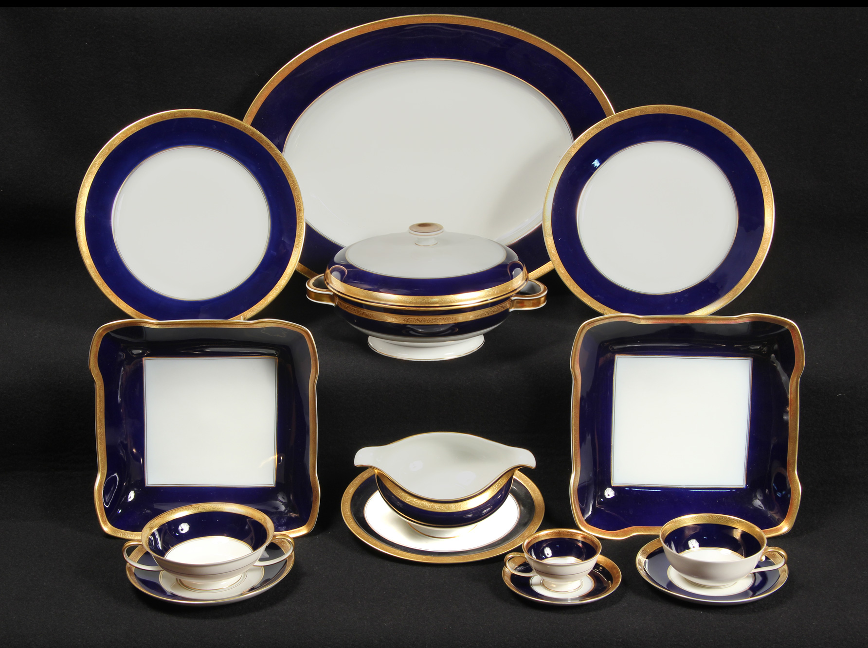 CONJUNTO DE PORCELANA ALEMANA ROSENTHAL PARA MESA. 