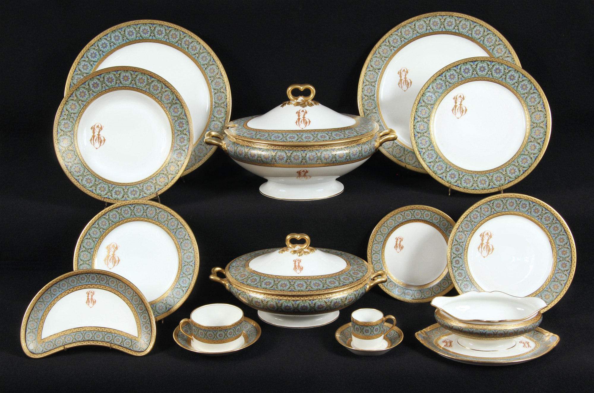  JUEGO DE PORCELANA FRANCESA LIMOGES PARA MESA. 
