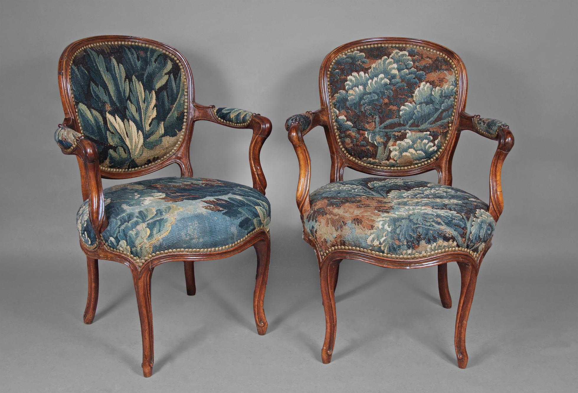  PAR DE ANTIGUOS SILLONES FRANCESES LUIS XV. 