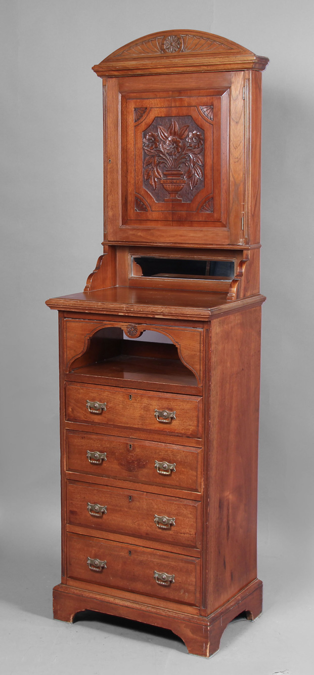  MUEBLE CHIFFONNIER CON TOILETTE EN ALZADA. 